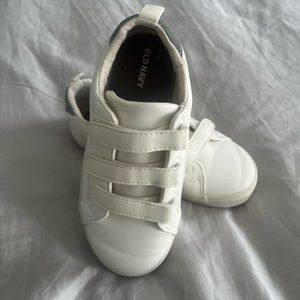 Boys OldNavy Velcro sneaker